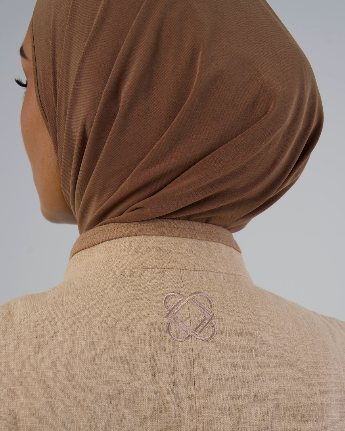 MCHI Weste Desert Light, am Model, Rückansicht mit Logostickerei